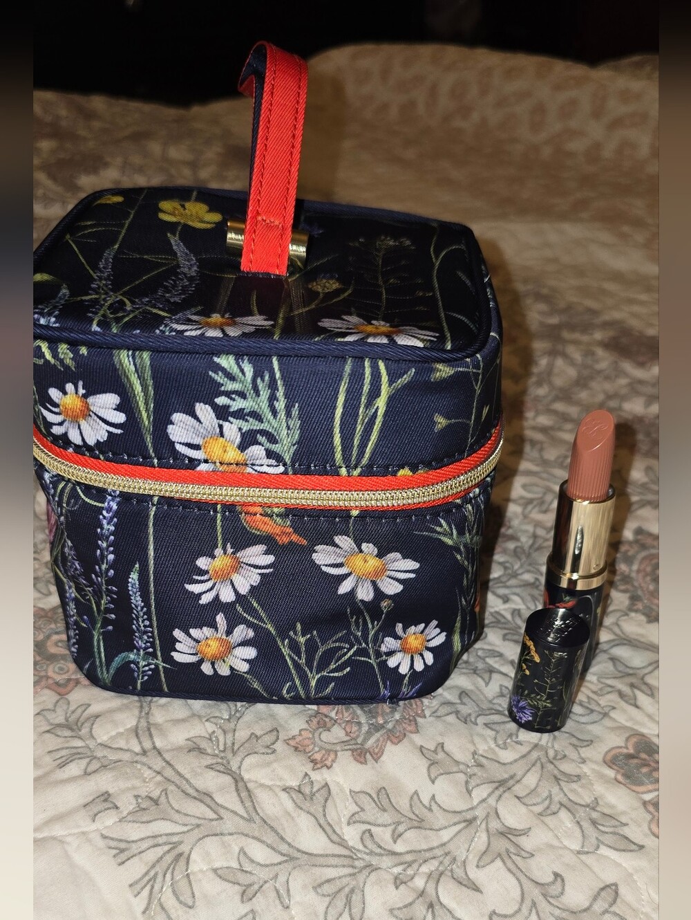 Modern Muse #826 Estee Lauder Pure Color Lipstick full size+makeup bag